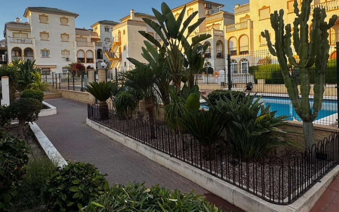 Апартаменты в Торревьехе 4 комнаты с террасой у моря