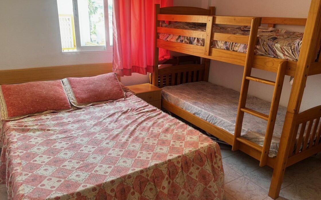 Апартаменты в Торревьехе 4 комнаты с террасой у моря