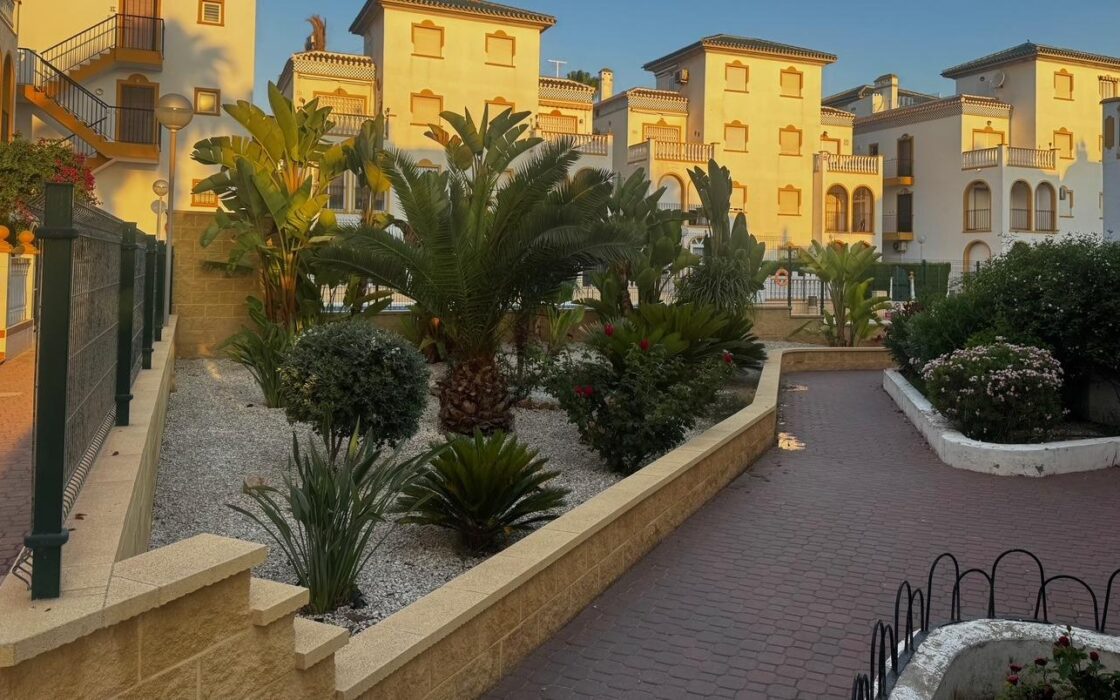 Апартаменты в Торревьехе 4 комнаты с террасой у моря