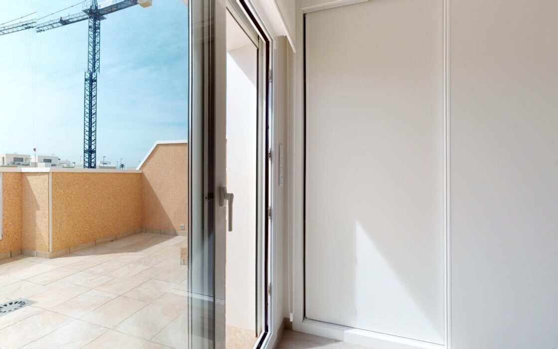 Дом в Пилар де ла Орадада 81 кв.м с террасой у моря