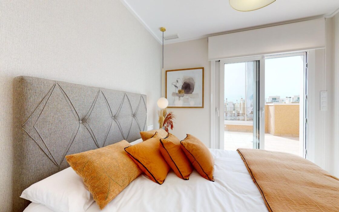 Дом в Пилар де ла Орадада 81 кв.м с террасой у моря