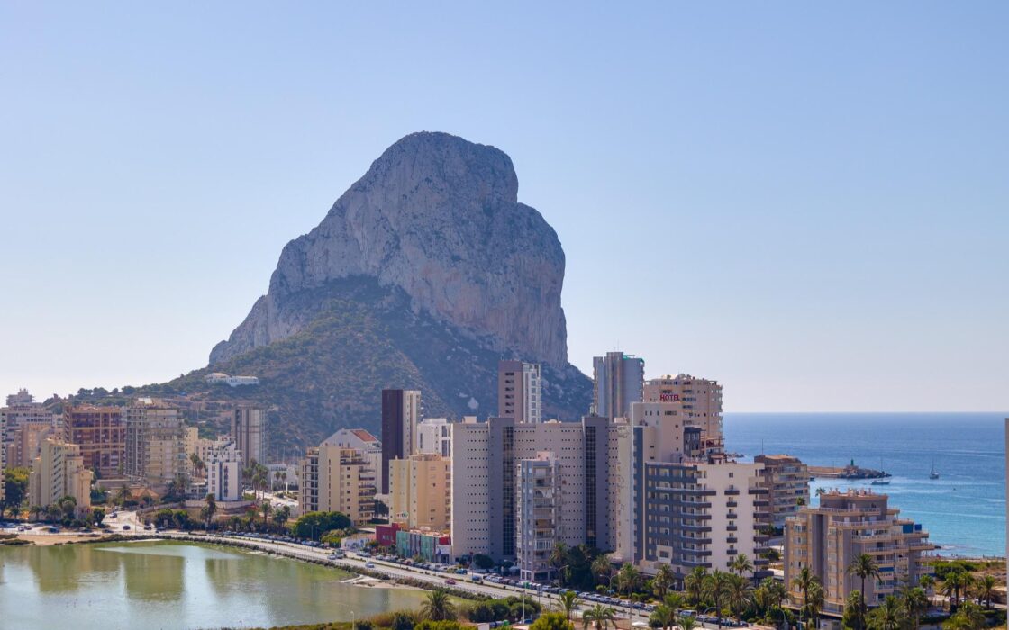 Простора квартира 105 кв.м з видом на море в Кальпе