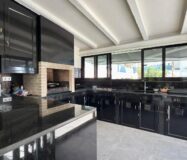 Отдельная вилла с бассейном в Сан-Хуан-де-Аликанте 360 кв.м