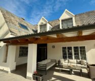 Отдельная вилла с бассейном в Сан-Хуан-де-Аликанте 360 кв.м