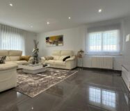 Отдельная вилла с бассейном в Сан-Хуан-де-Аликанте 360 кв.м