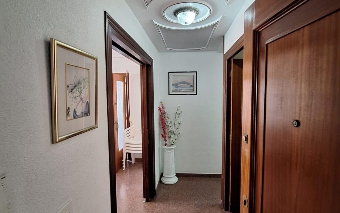 Апартаменты в Торревьехе 68 кв.м с террасой у моря