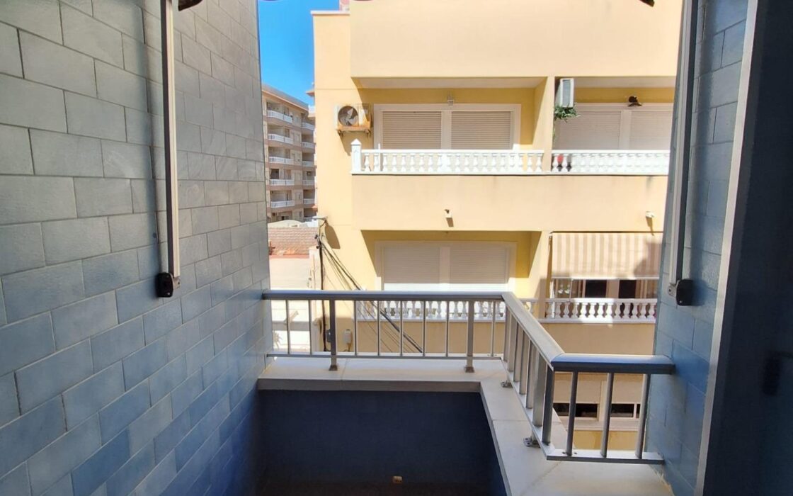 Апартаменты в Торревьехе 68 кв.м с террасой у моря