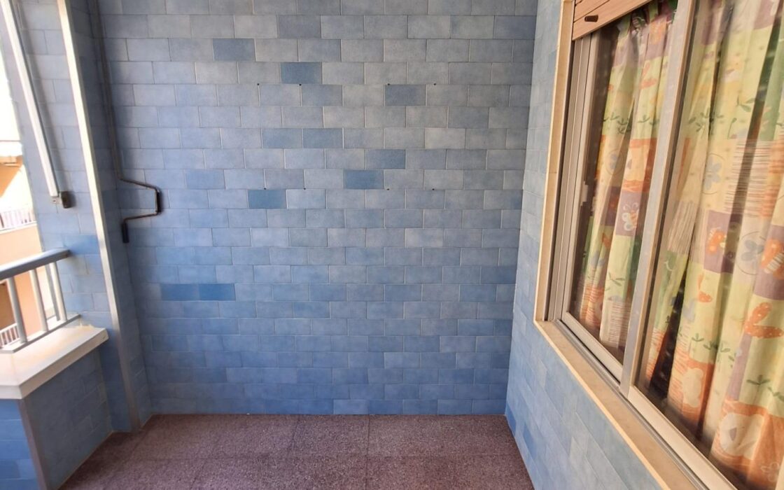 Апартаменты в Торревьехе 68 кв.м с террасой у моря