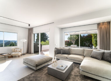 Пентхаус 267 кв.м с террасой и видами на море в Нуэва Андалусия