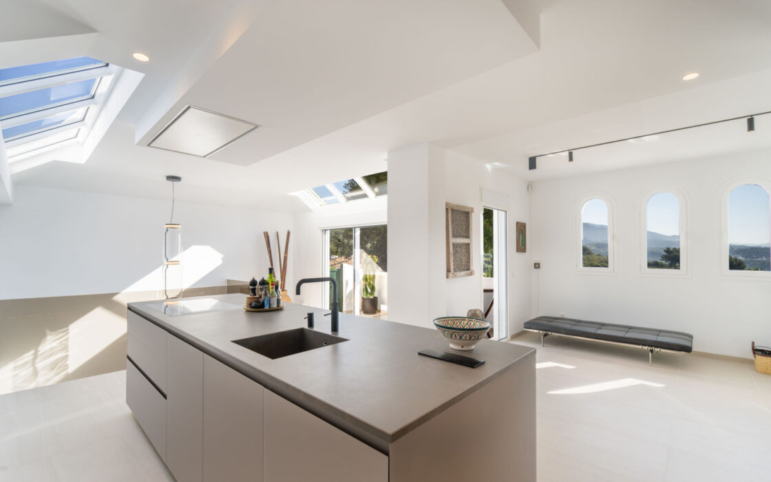 Пентхаус 267 кв.м з терасою та видами на море в Нуэва Андалусія