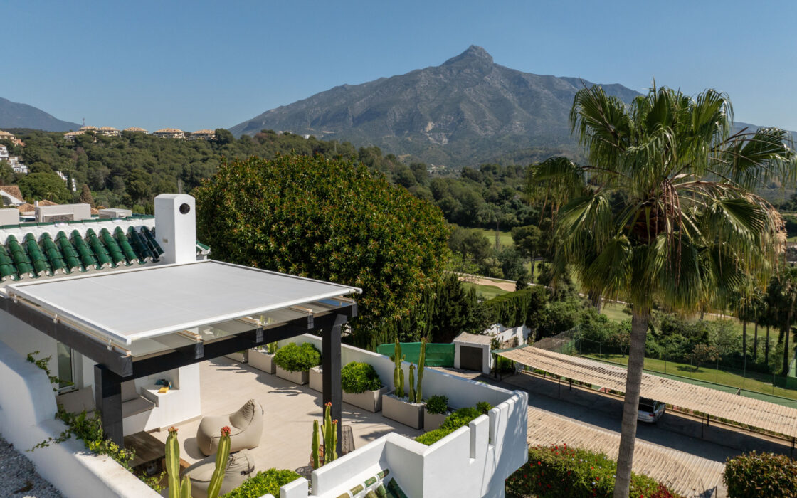 Пентхаус 267 кв.м з терасою та видами на море в Нуэва Андалусія