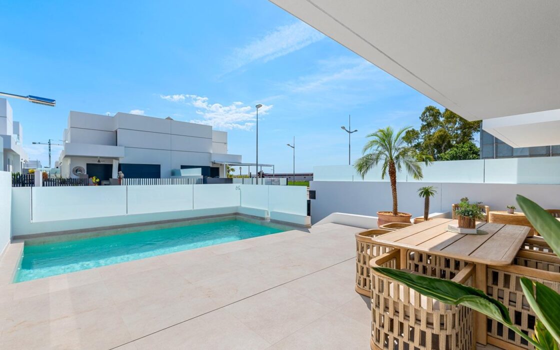 Вілла в Долоресі, 76 кв.м, 4 кімнати, тераса, 12 км до моря