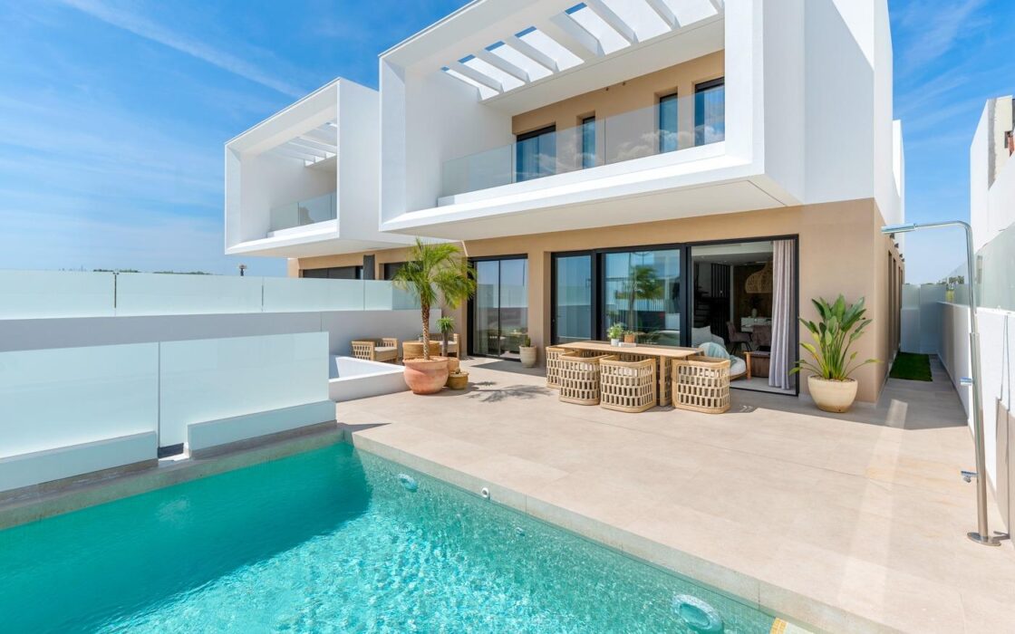 Вілла в Долоресі, 76 кв.м, 4 кімнати, тераса, 12 км до моря