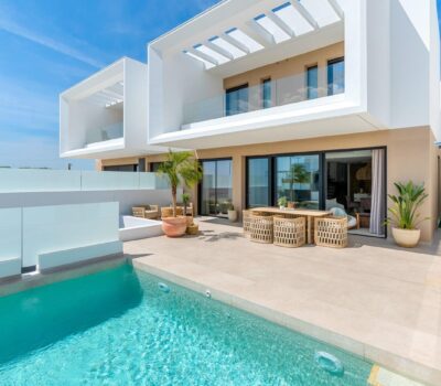 Вілла в Долоресі, 76 кв.м, 4 кімнати, тераса, 12 км до моря