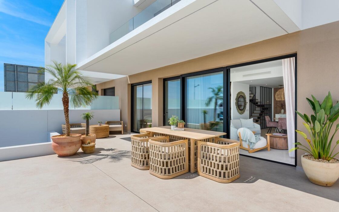 Вілла в Долоресі, 76 кв.м, 4 кімнати, тераса, 12 км до моря