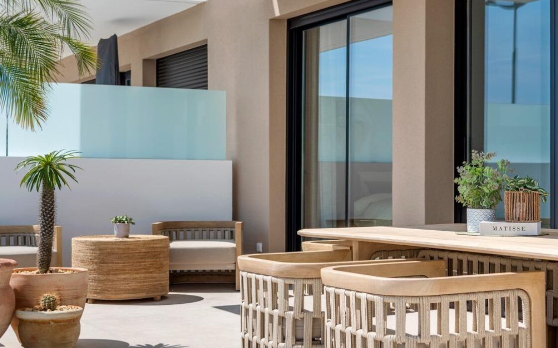 Вілла в Долоресі, 76 кв.м, 4 кімнати, тераса, 12 км до моря