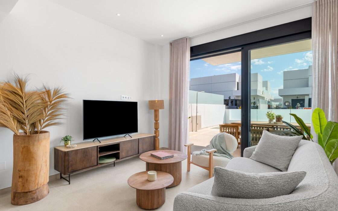 Вілла в Долоресі, 76 кв.м, 4 кімнати, тераса, 12 км до моря