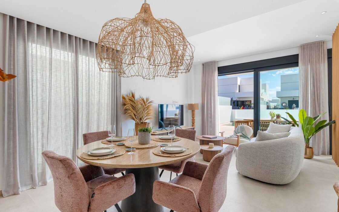 Вілла в Долоресі, 76 кв.м, 4 кімнати, тераса, 12 км до моря