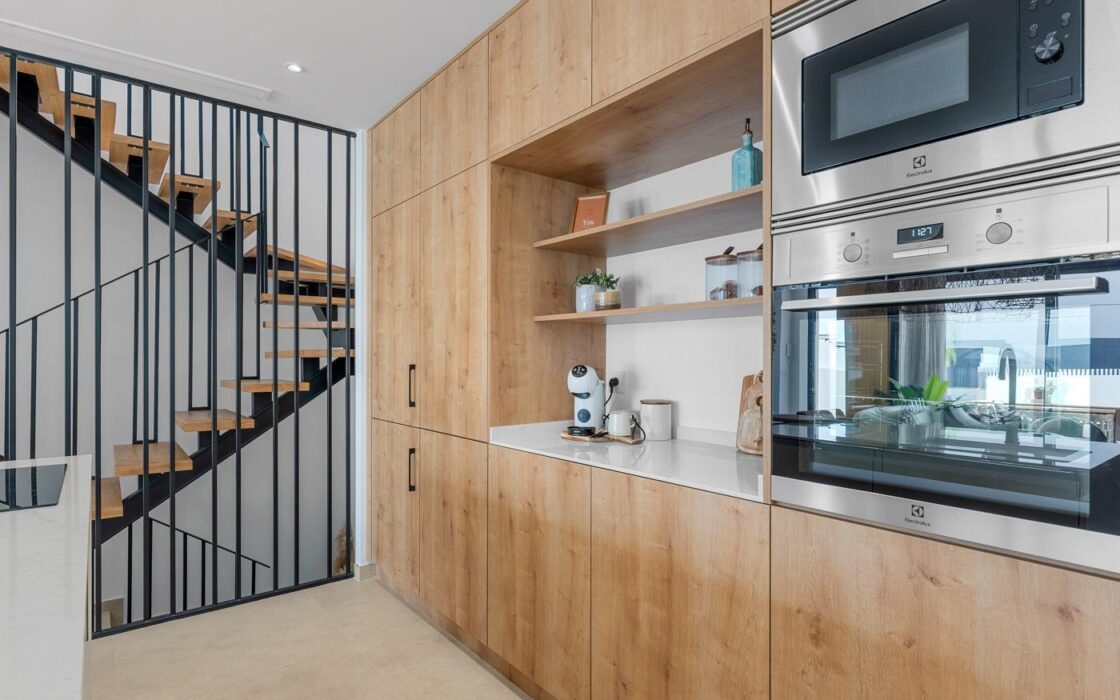 Вілла в Долоресі, 76 кв.м, 4 кімнати, тераса, 12 км до моря