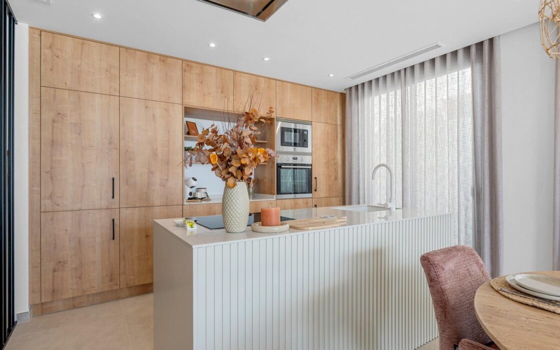 Вілла в Долоресі, 76 кв.м, 4 кімнати, тераса, 12 км до моря