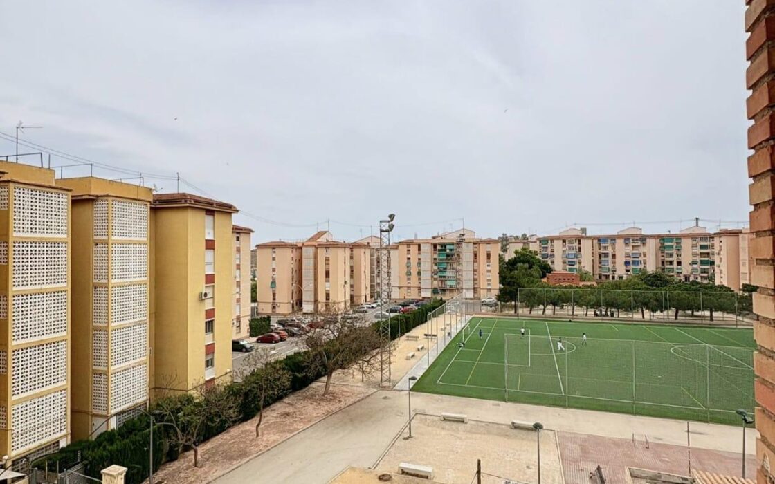 3-кімнатна квартира з балконом в Аліканте 83 кв.м