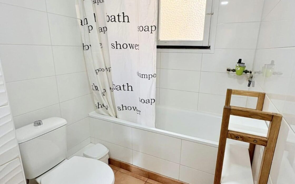 3-кімнатна квартира з балконом в Аліканте 83 кв.м