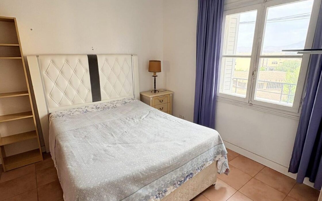 3-кімнатна квартира з балконом в Аліканте 83 кв.м