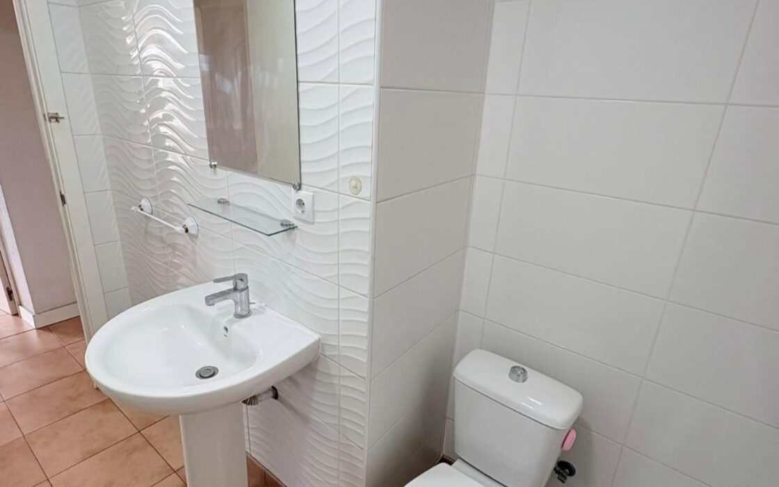 3-кімнатна квартира з балконом в Аліканте 83 кв.м