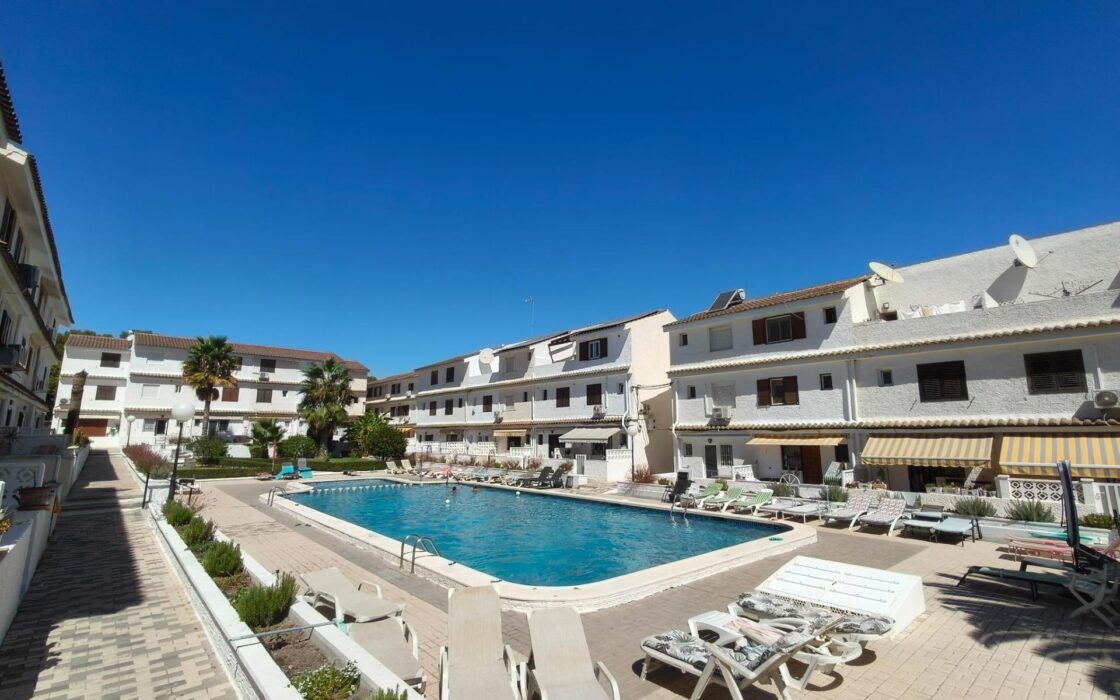 Будинок в Торрев’єсі 95 кв.м з терасою та видом на море