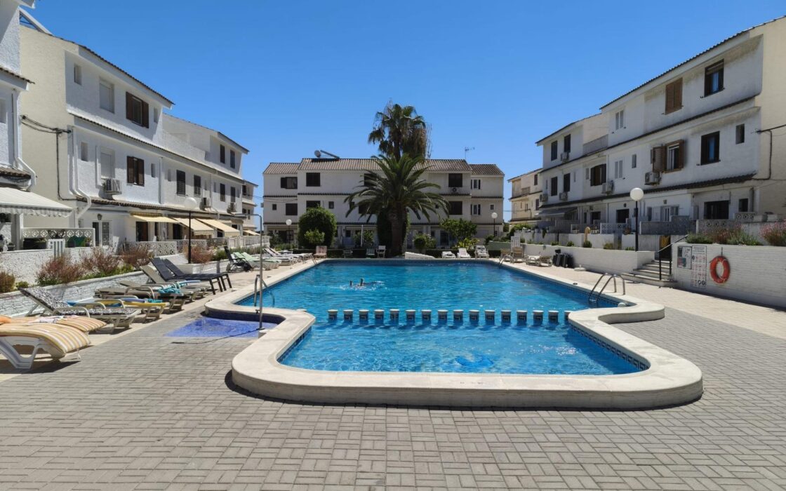 Будинок в Торрев’єсі 95 кв.м з терасою та видом на море