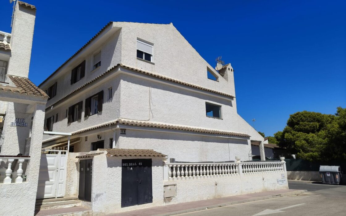 Будинок в Торрев’єсі 95 кв.м з терасою та видом на море