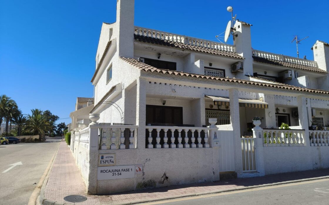 Будинок в Торрев’єсі 95 кв.м з терасою та видом на море