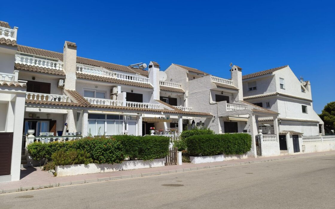 Будинок в Торрев’єсі 95 кв.м з терасою та видом на море