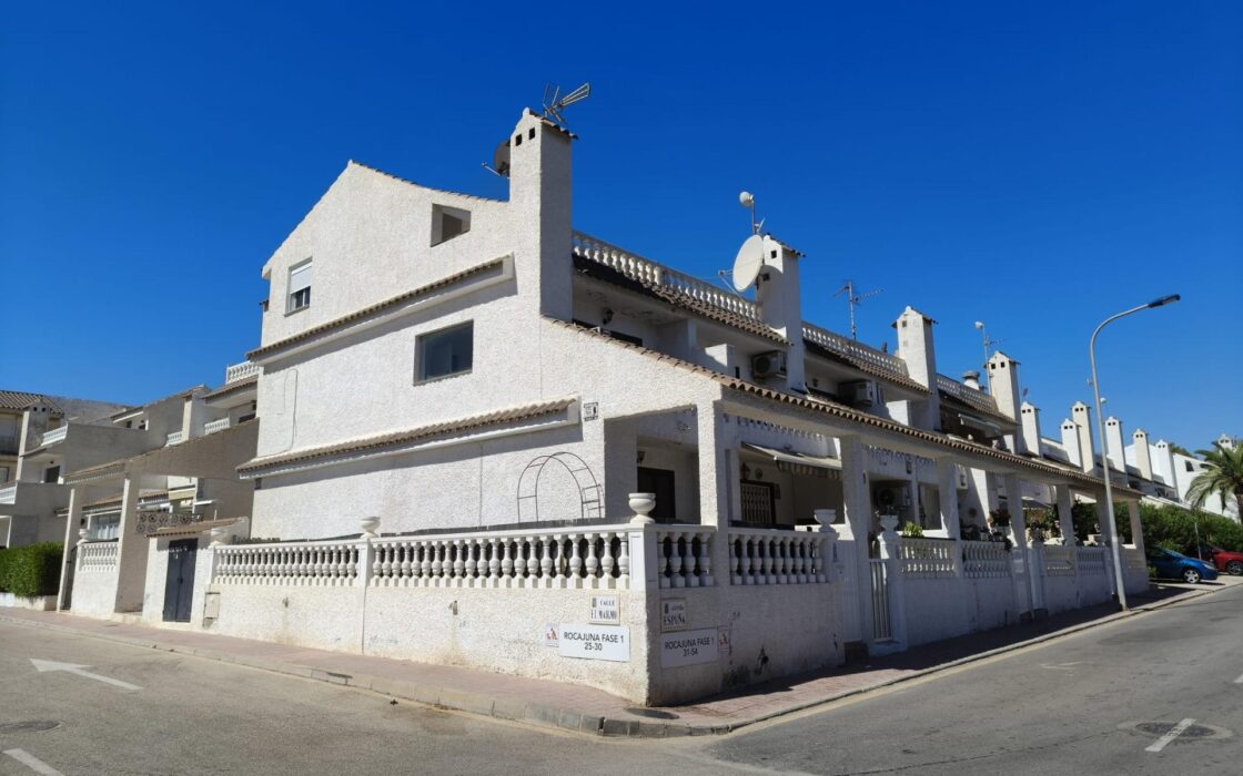 Будинок в Торрев’єсі 95 кв.м з терасою та видом на море