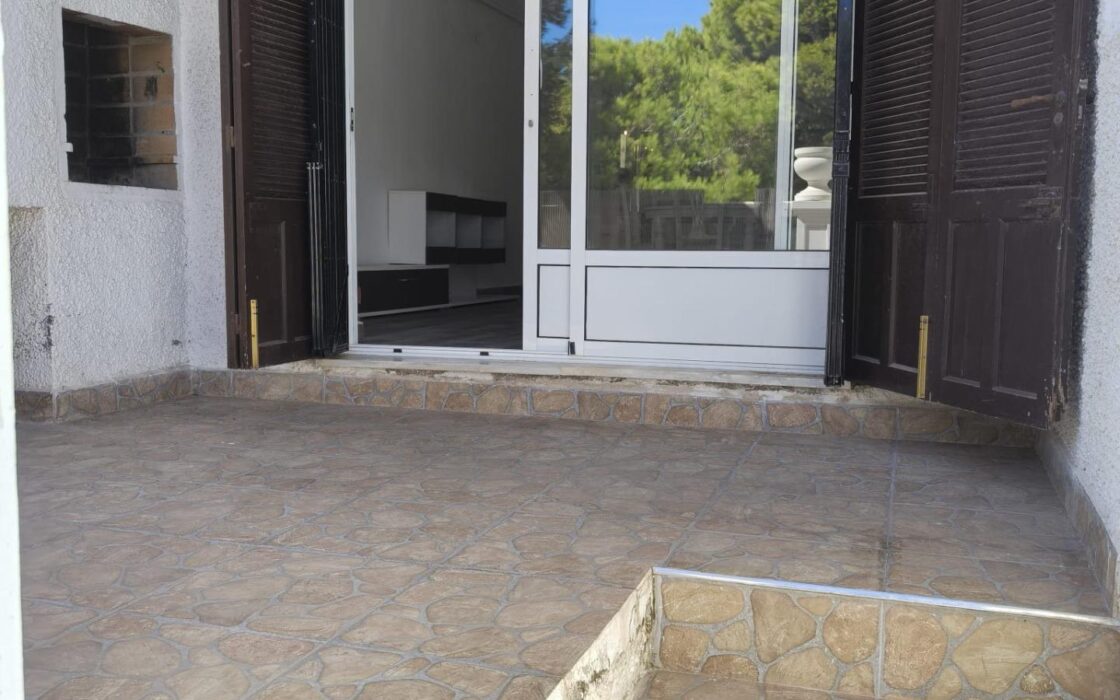 Будинок в Торрев’єсі 95 кв.м з терасою та видом на море