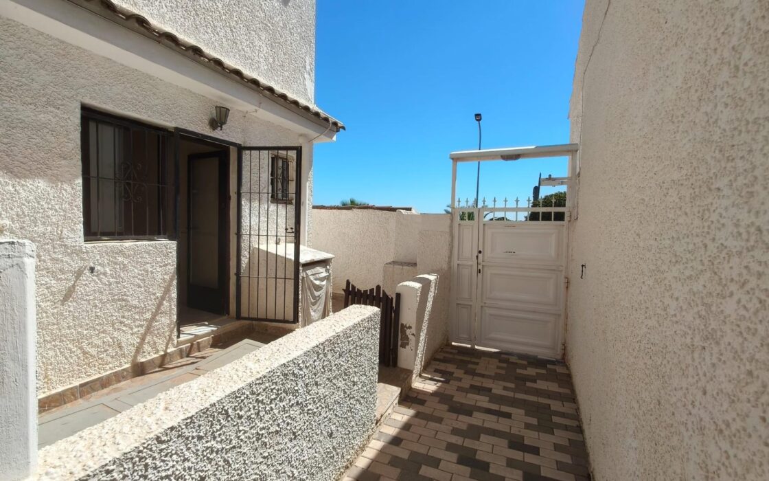 Будинок в Торрев’єсі 95 кв.м з терасою та видом на море