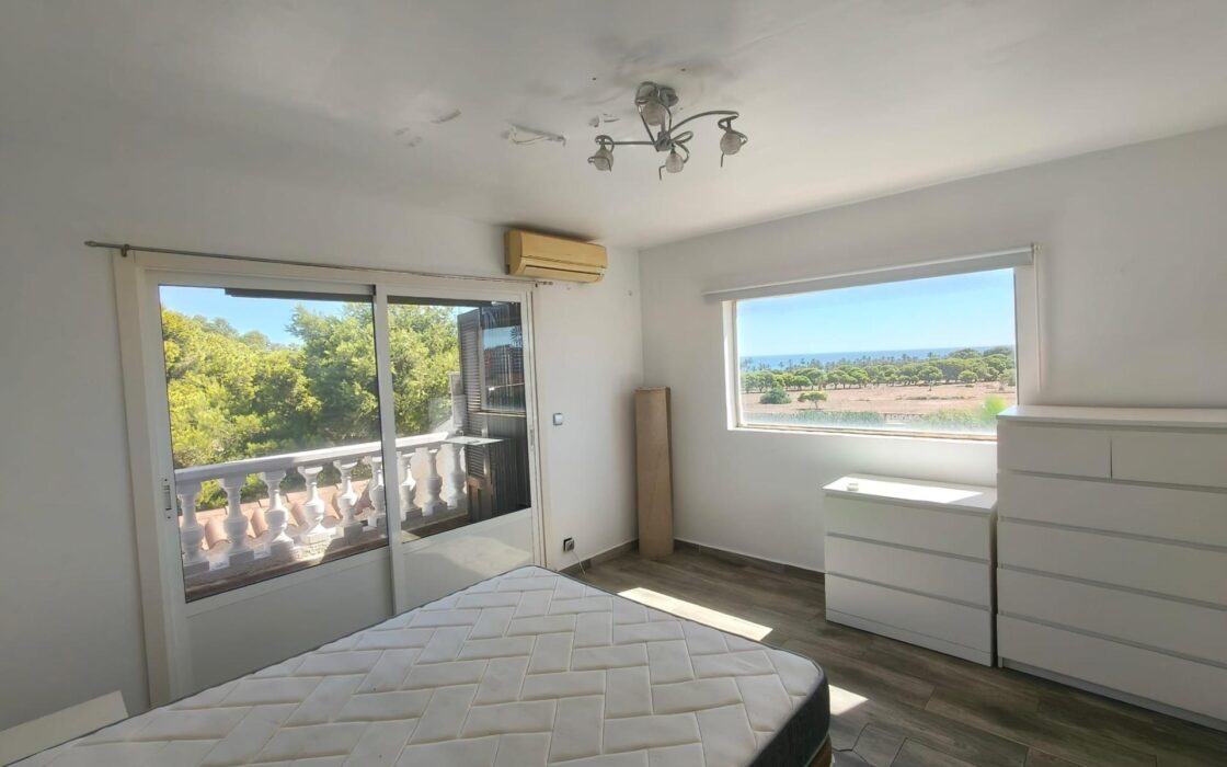 Будинок в Торрев’єсі 95 кв.м з терасою та видом на море