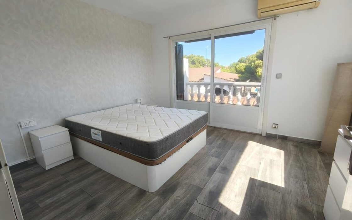 Будинок в Торрев’єсі 95 кв.м з терасою та видом на море