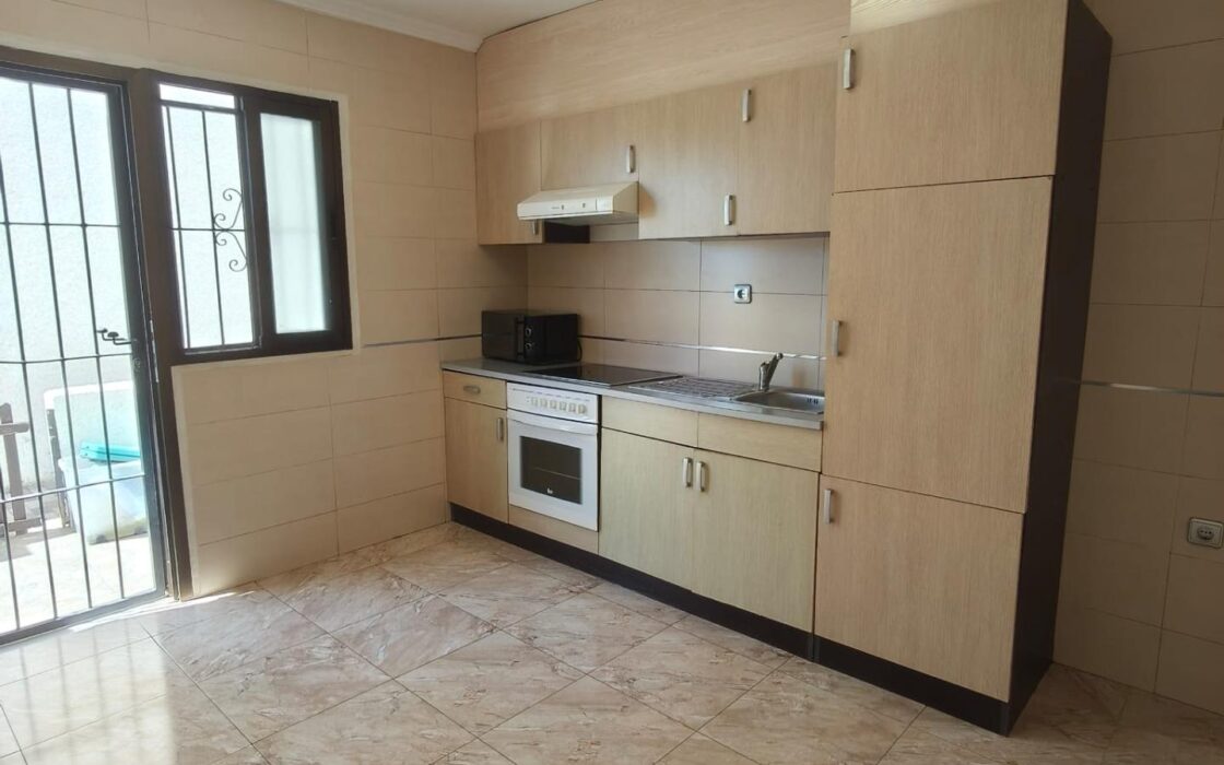 Будинок в Торрев’єсі 95 кв.м з терасою та видом на море