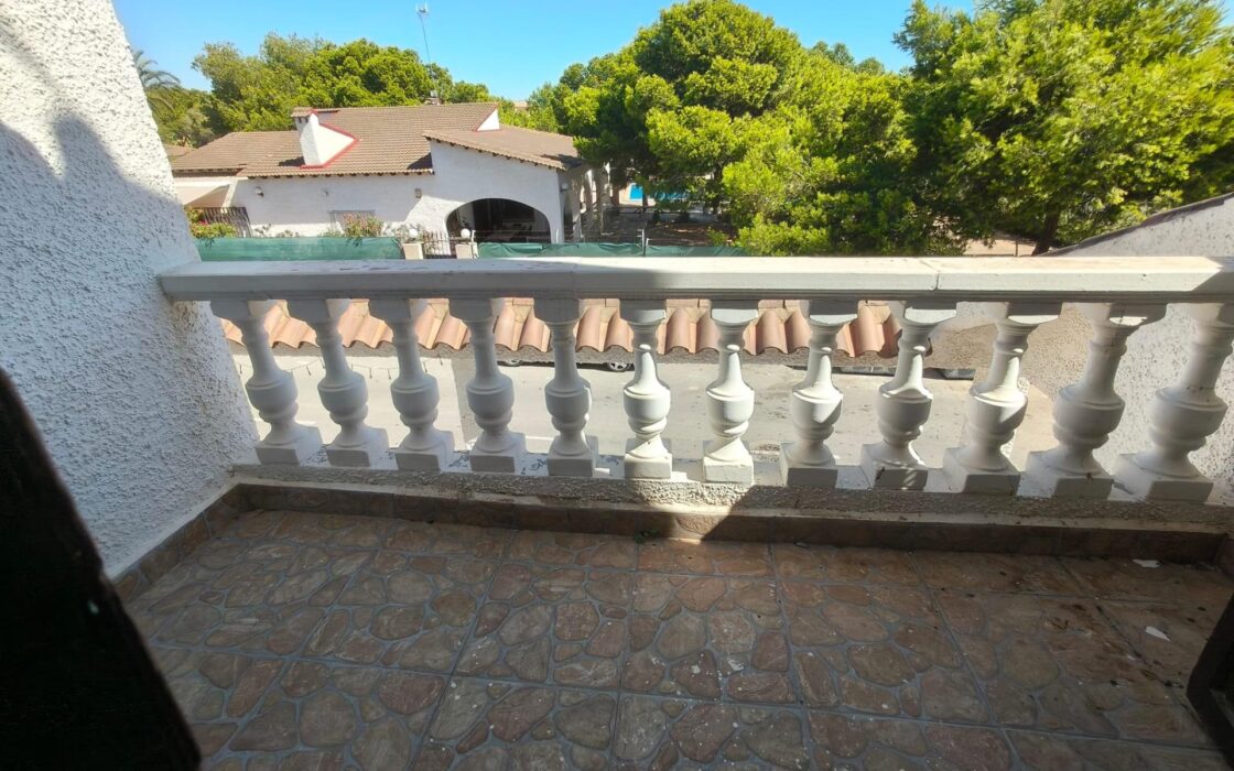 Будинок в Торрев’єсі 95 кв.м з терасою та видом на море