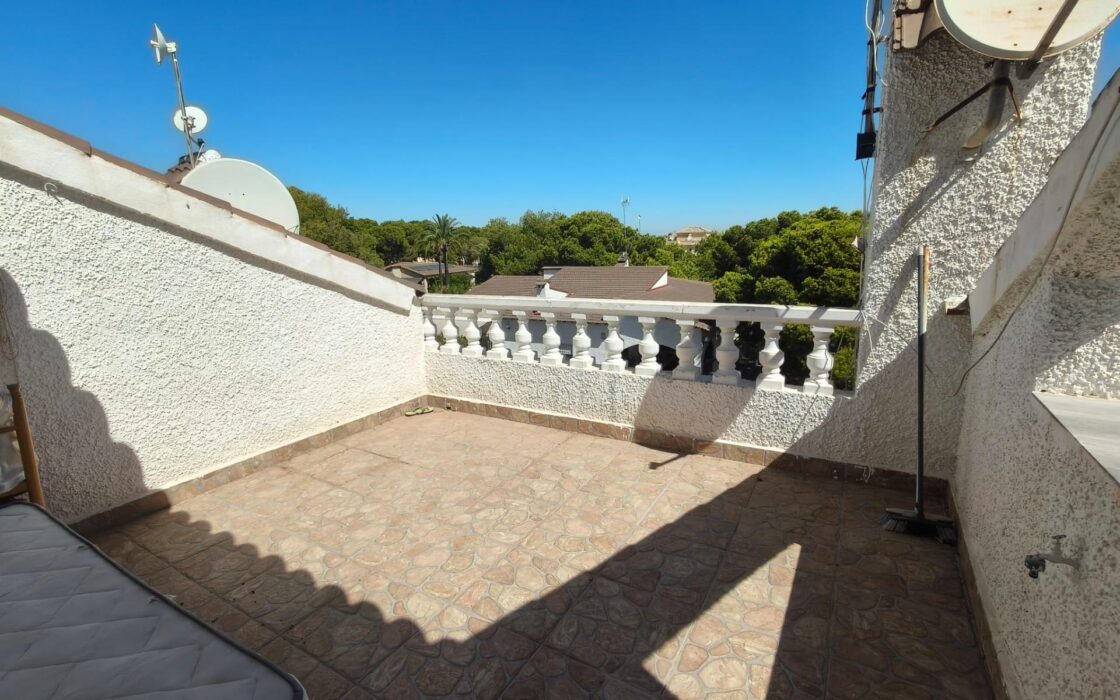 Будинок в Торрев’єсі 95 кв.м з терасою та видом на море