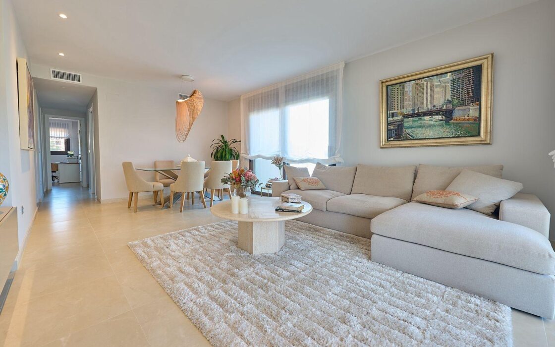 Апартаменти 136 кв.м в Аліканте, 300 м до моря, новобудова