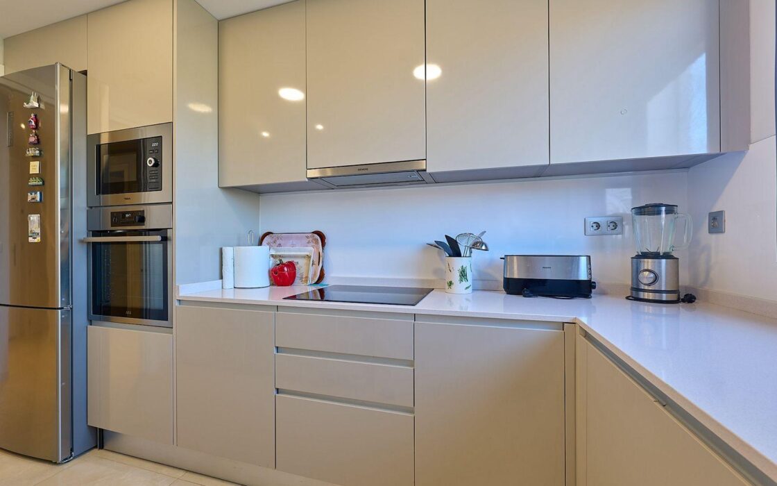 Апартаменти 136 кв.м в Аліканте, 300 м до моря, новобудова