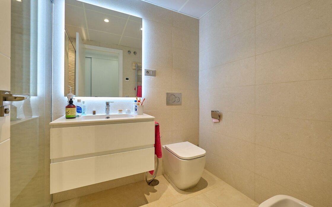 Апартаменти 136 кв.м в Аліканте, 300 м до моря, новобудова