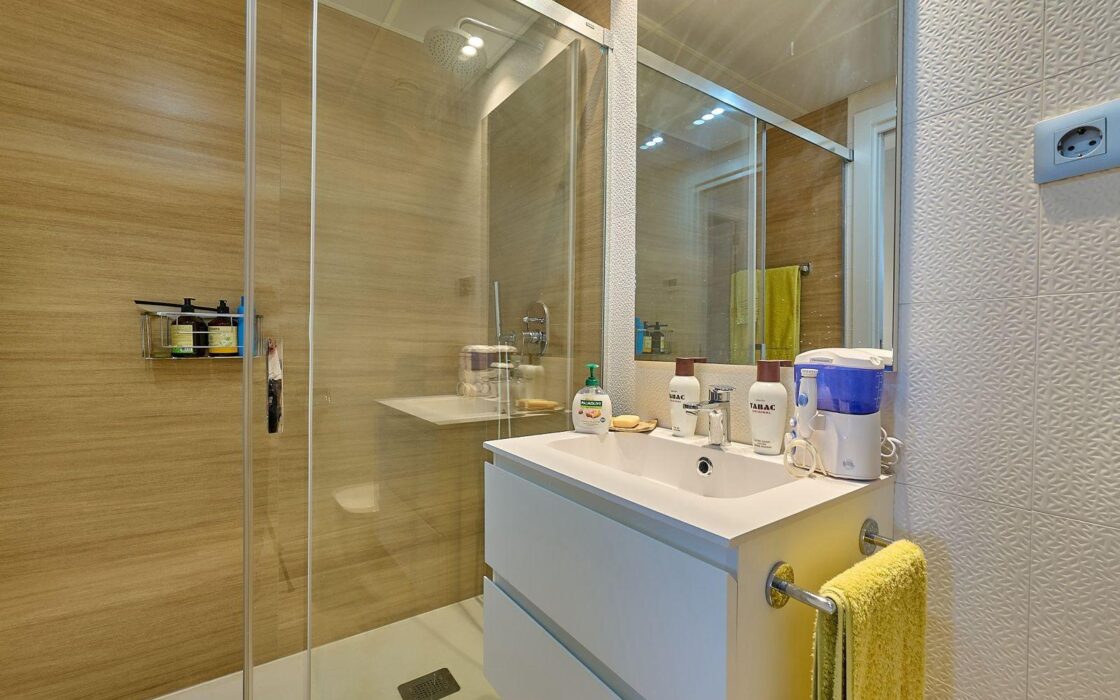 Апартаменти 136 кв.м в Аліканте, 300 м до моря, новобудова