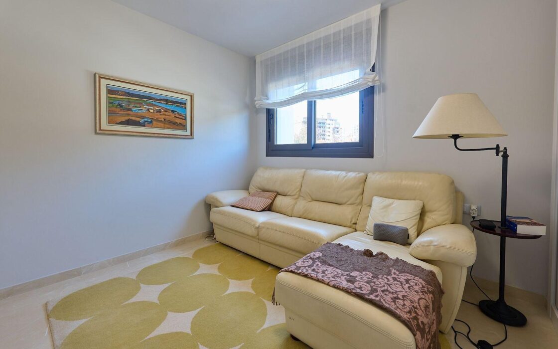 Апартаменти 136 кв.м в Аліканте, 300 м до моря, новобудова