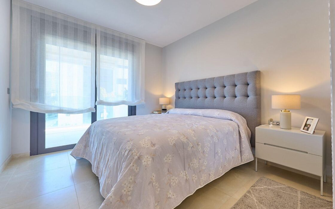 Апартаменти 136 кв.м в Аліканте, 300 м до моря, новобудова