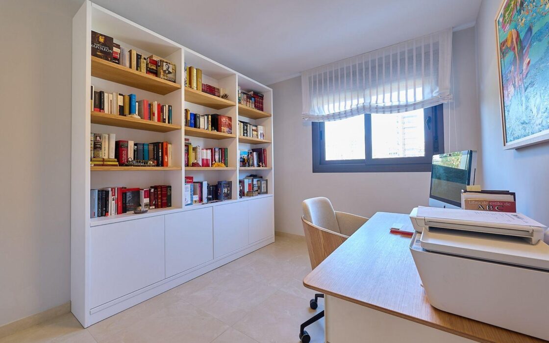 Апартаменти 136 кв.м в Аліканте, 300 м до моря, новобудова