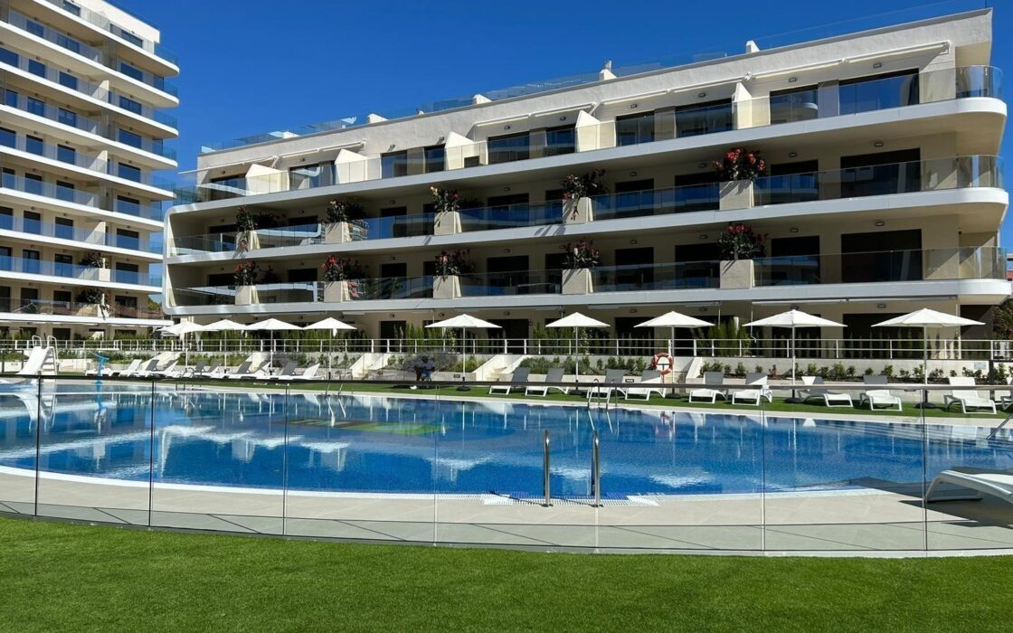 Апартаменти 136 кв.м в Аліканте, 300 м до моря, новобудова