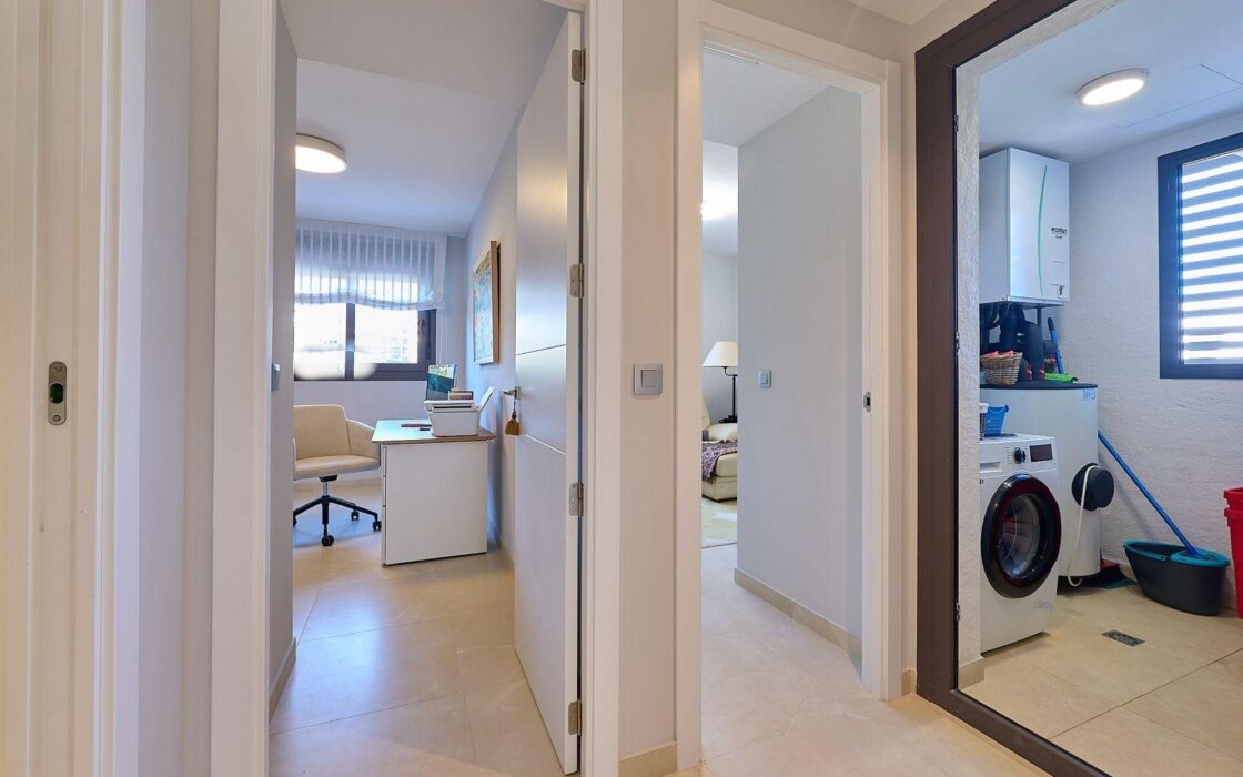 Апартаменти 136 кв.м в Аліканте, 300 м до моря, новобудова